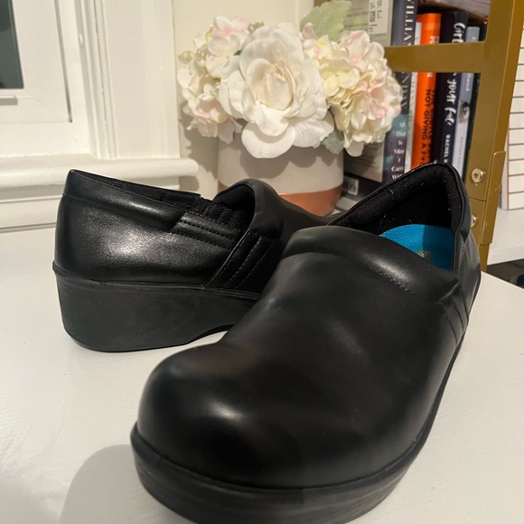 Dansko Work Clogs - Picture 8 of 9